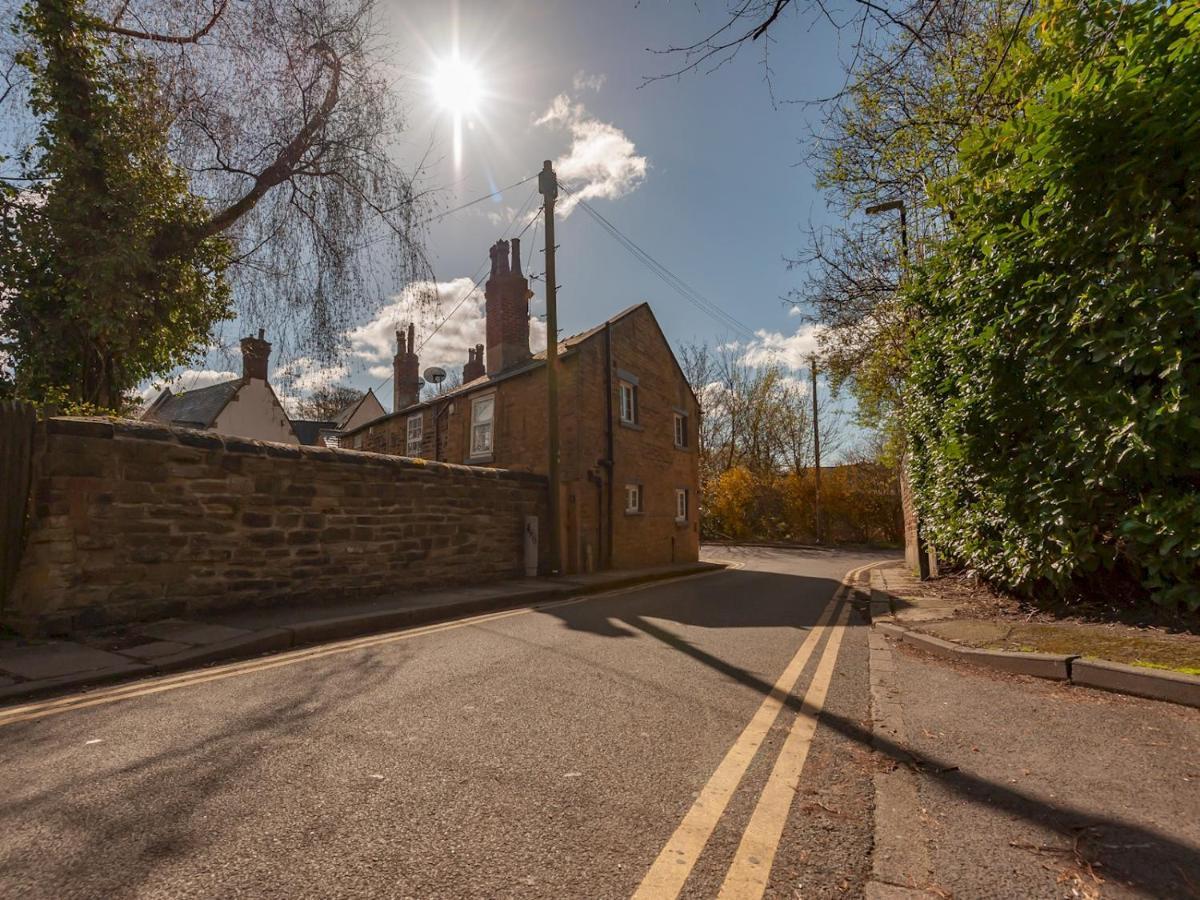 Pass The Keys Wonky Cottage With Amazing Garden Leeds  Exterior photo